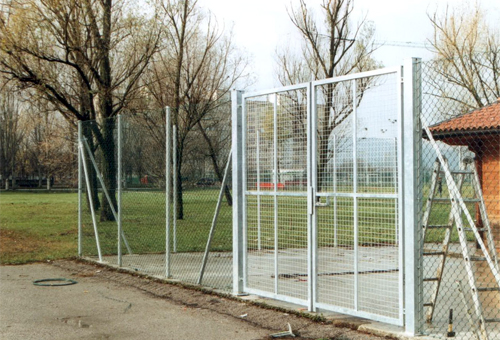 Cancelli per impianti sportivi ed aree delimitate