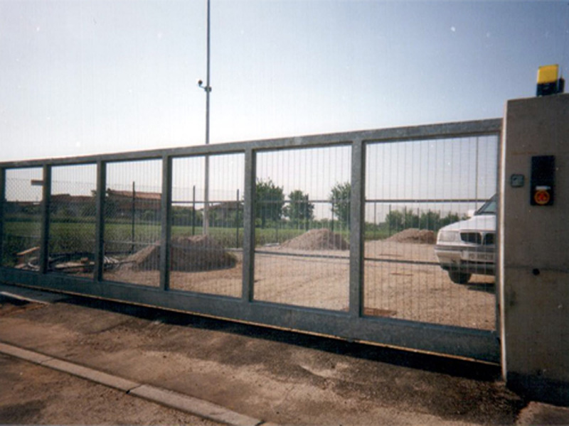 Cancelli industriali grigliati