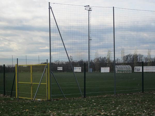 Recinzioni per impianti sportivi con rete in polietilene