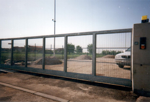 Cancelli industriali grigliati