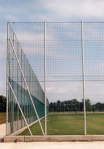 Recinzioni per impianti sportivi con rete in polietilene
